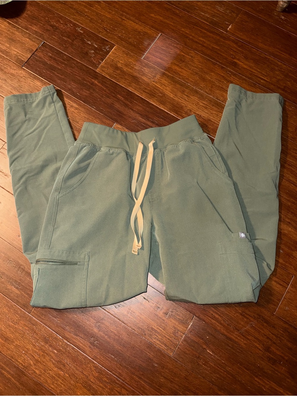 figs scrub pants
